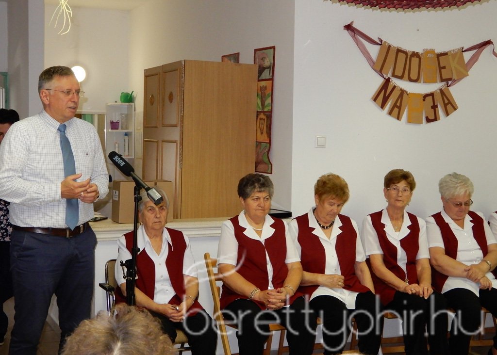 A szépkorúakat köszöntötték 03